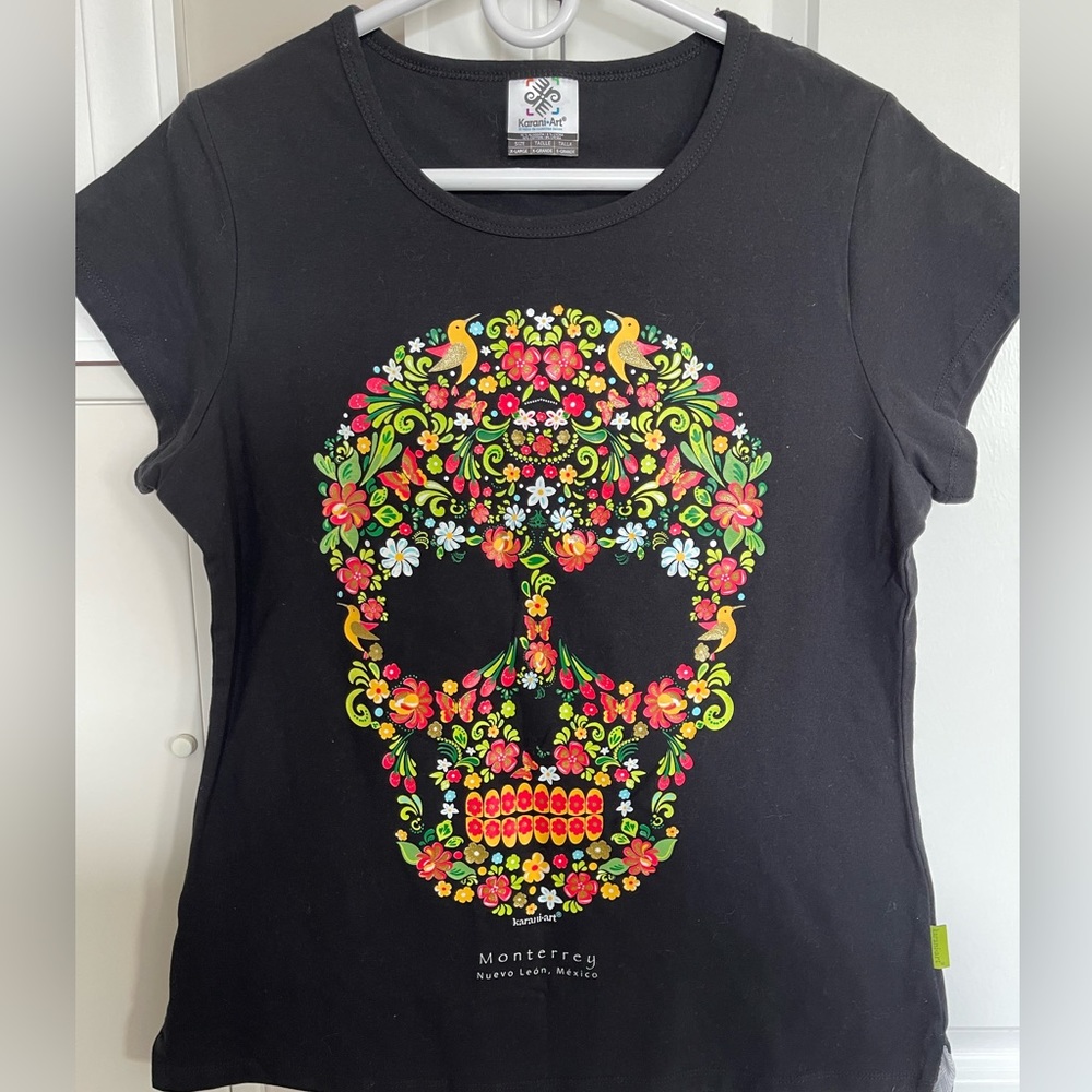 Karani art women’s colorful skull shirt. Size XL. Mexican clothing brand. Unique